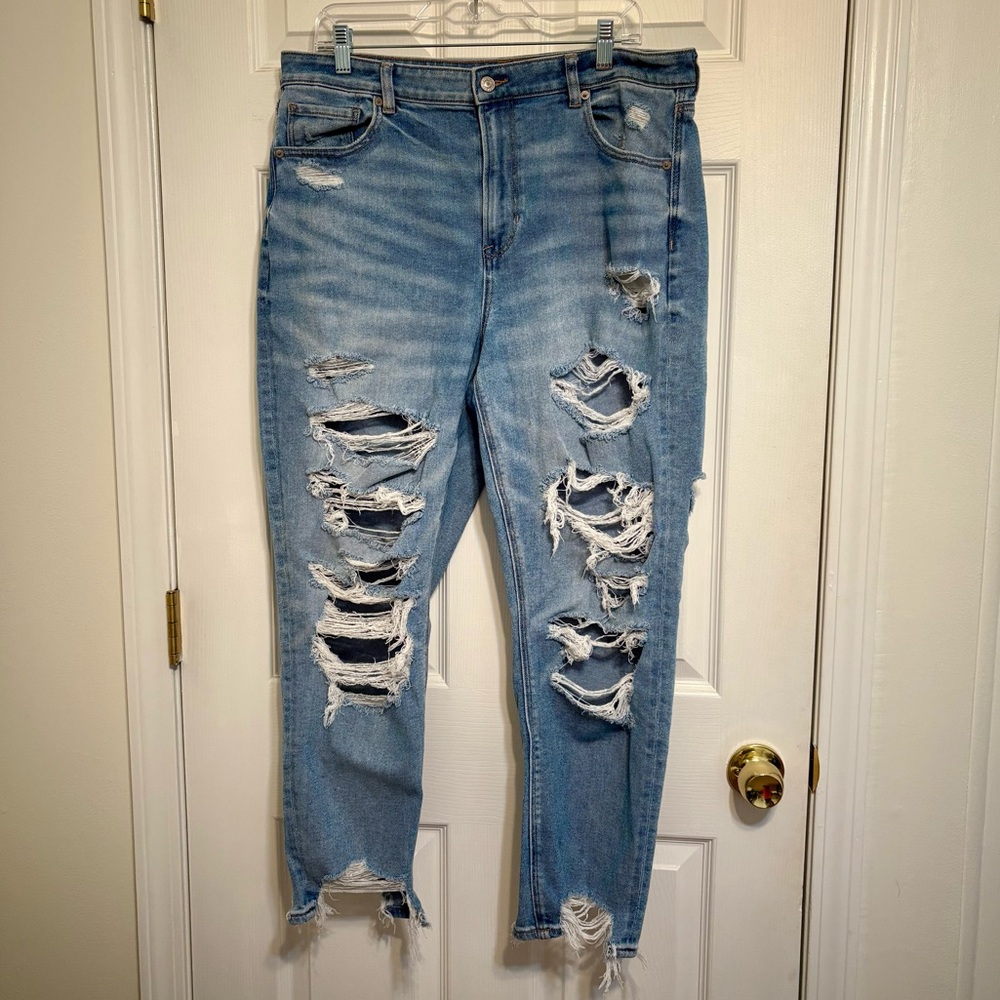 American Eagle Distressed Denim Mom Jean Size 16 Light Wash